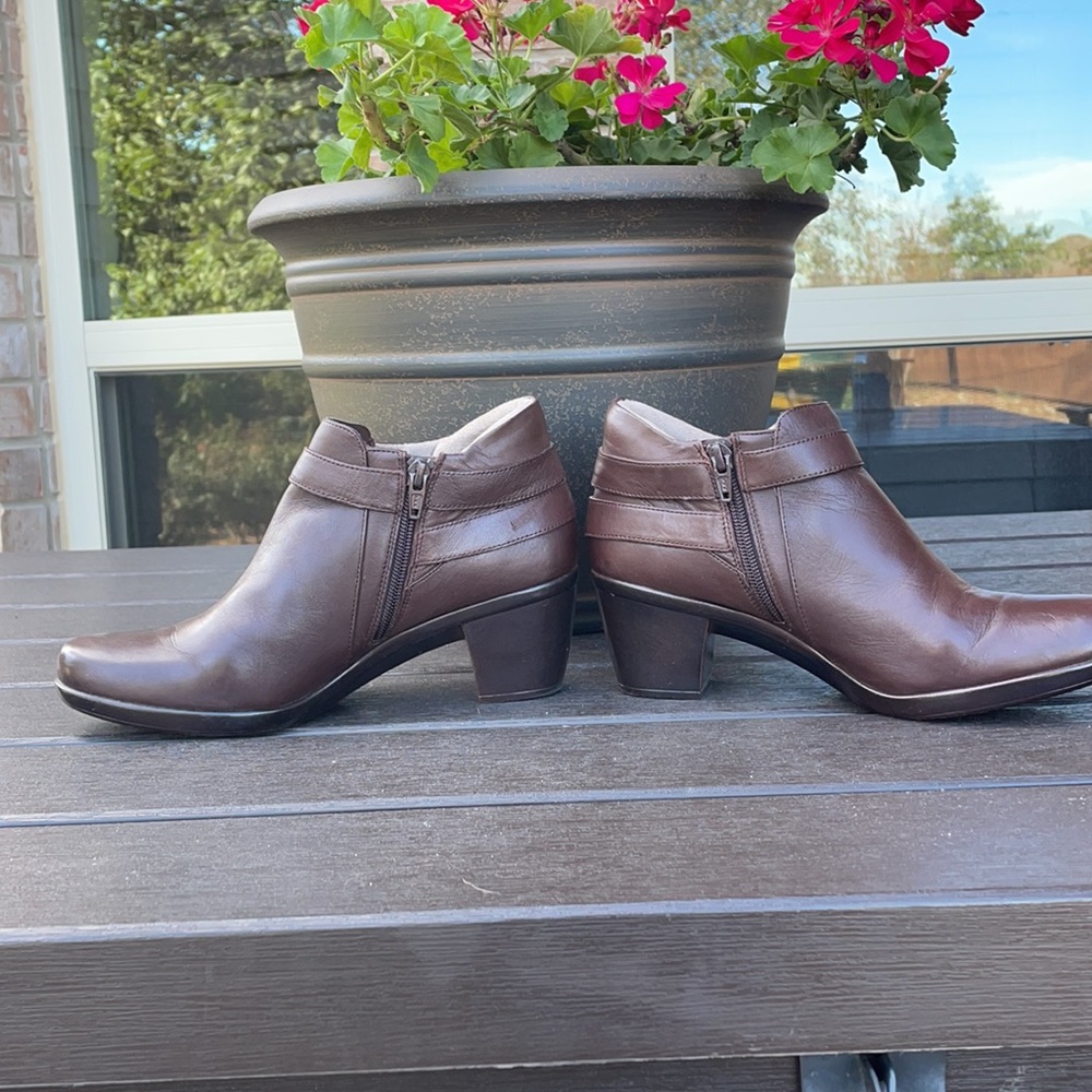 Naturalizer ankle boots size 8.5